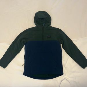 New With Tags - Men’s Patagonia Pack-In Pullover Hoody, size M. Navy/forest.